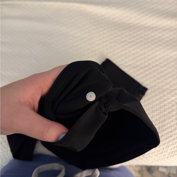 Lululemon cropped leggings with mesh detail - Picture 4 of 4